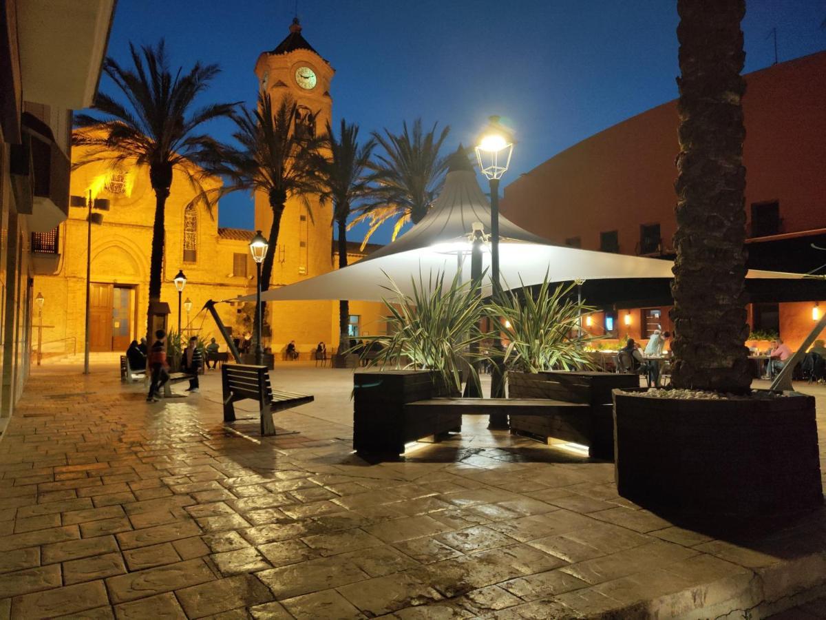 Apartamento Plaza De La Iglesia Deltebre Bagian luar foto