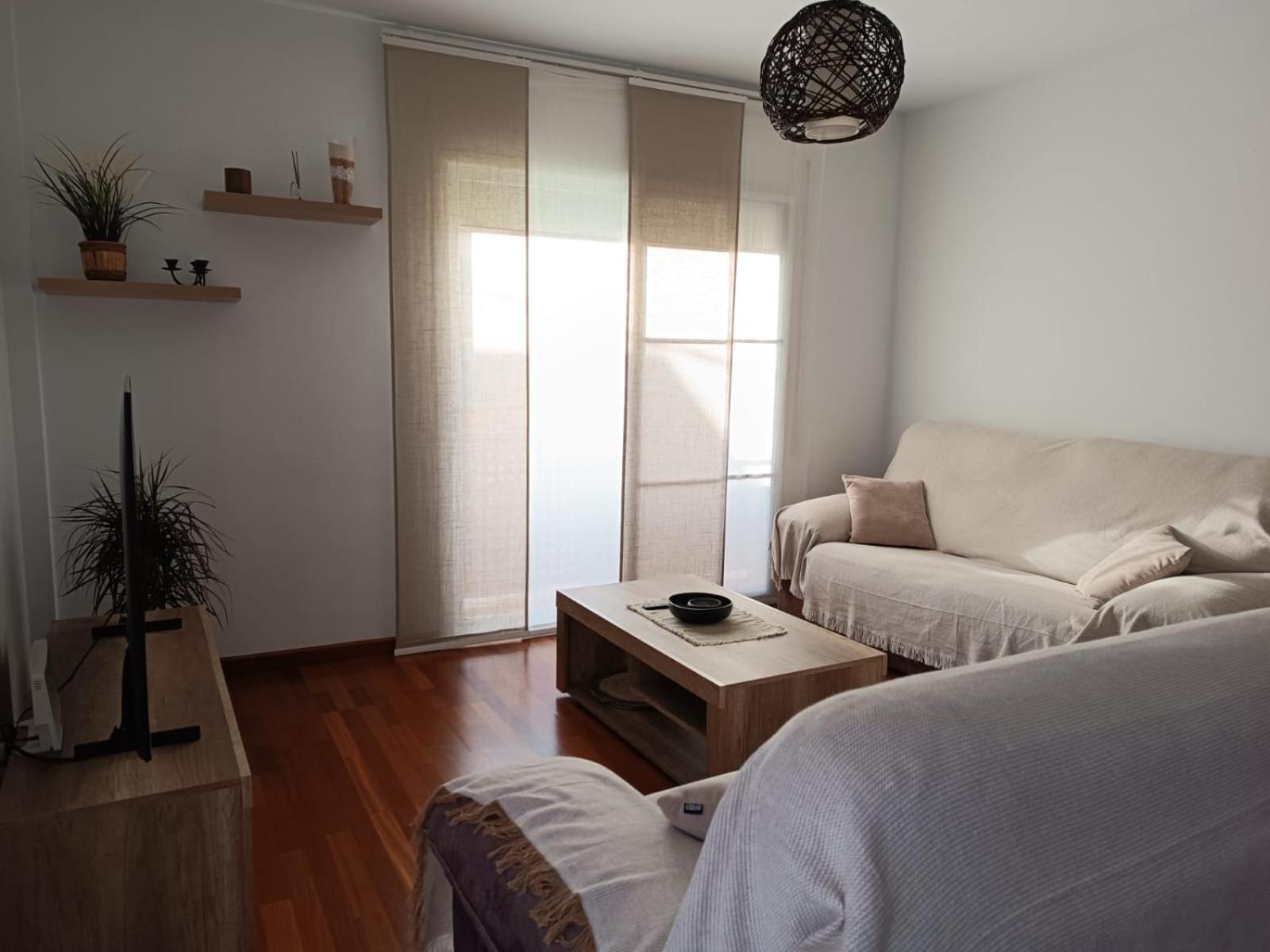 Apartamento Plaza De La Iglesia Deltebre Bagian luar foto